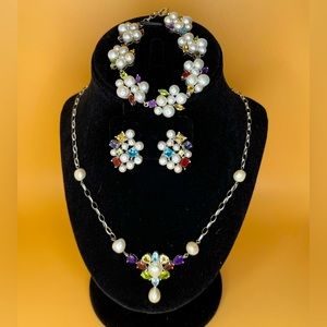 Dainty genuine pearl and gem stone set!